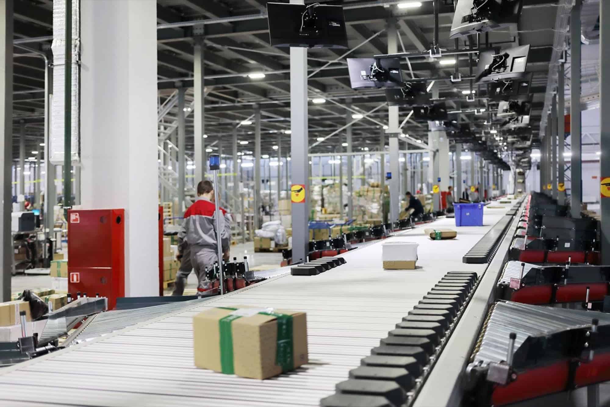 Sistema de automatización en logística y almacenaje para bienes raíces comerciales.