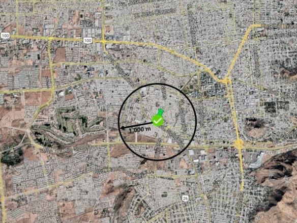 Búsqueda de propiedades comerciales en fompo bienes raíces, mostrando ubicación con radio de 1,000 metros y más de 8,137 inmuebles disponibles en la zona.