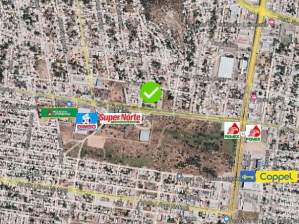 Terreno comercial en venta cerca de tiendas y supermercados en una ubicación privilegiada, ideal para inversión inmobiliaria y proyectos comerciales en la zona norte de la ciudad.
