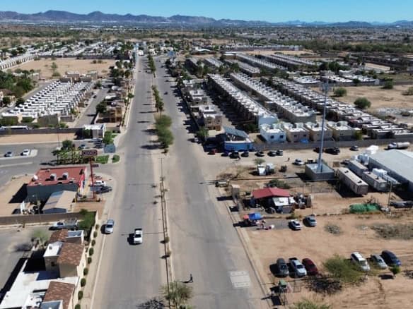 Atractiva zona de bienes raíces comerciales en desarrollo, con amplias parcelas y moderna infraestructura en un entorno en crecimiento. Ideal para inversiones en propiedad comercial y expansión de negocios.