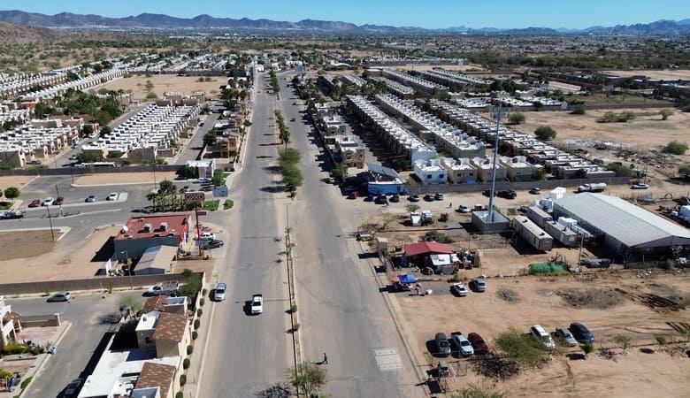 Atractiva zona de bienes raíces comerciales en desarrollo, con amplias parcelas y moderna infraestructura en un entorno en crecimiento. Ideal para inversiones en propiedad comercial y expansión de negocios.