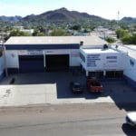 Refacciones y servicios para automóviles en inmueble comercial en área urbana de Hermosillo, Sonora. Ideal para inversión en bienes raíces comerciales con acceso vial y espacio de estacionamiento.