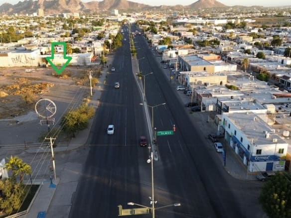 Amplia parcela de terreno comercial en venta en zona estratégica de Tijuana, ubicada cerca de vías principales y comercios, ideal para inversión inmobiliaria y desarrollo de proyectos comerciales o residenciales.