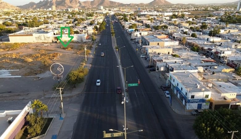 Amplia parcela de terreno comercial en venta en zona estratégica de Tijuana, ubicada cerca de vías principales y comercios, ideal para inversión inmobiliaria y desarrollo de proyectos comerciales o residenciales.