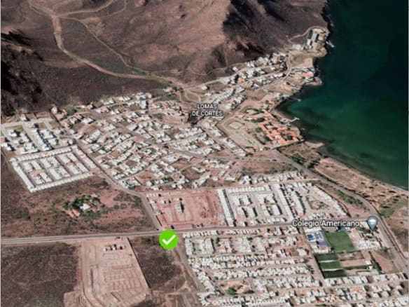 Terreno en venta para desarrollo inmobiliario en Lomas de Cortes, cerca del mar y con excelente ubicación para proyectos comerciales o residenciales.