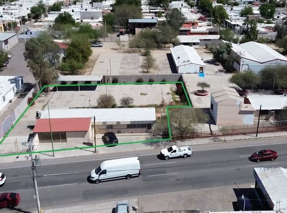 Amplia propiedad comercial en venta en excelente ubicación, ideal para inversión o desarrollo empresarial en área estratégica. Documentación en orden y acceso fácil.