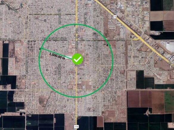 Amplia parcela comercial de 1,500 m² con excelente ubicación en una zona de alto crecimiento industrial y comercial, ideal para inversión y desarrollo inmobiliario en atención a la demanda del mercado local.