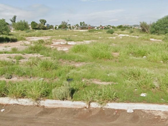 Amplio terreno en venta para desarrollo de bienes raíces comerciales, ideal para inversión y crecimiento urbano en ubicación estratégica.