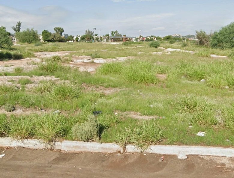 Amplio terreno en venta para desarrollo de bienes raíces comerciales, ideal para inversión y crecimiento urbano en ubicación estratégica.