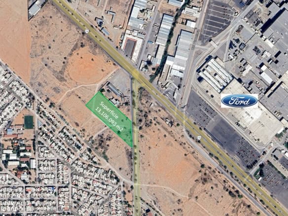 Superficie de terreno en venta de 13,106.09 m² en zona comercial cerca de Ford, ideal para desarrollo inmobiliario o comercial, con excelente ubicación y accesibilidad.