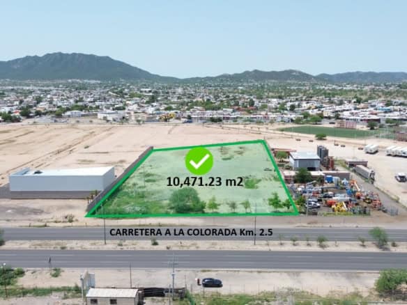 Amplia parcela de bienes raíces comerciales en venta con fácil acceso a la carretera a La Colorada, ideal para desarrollo industrial o comercial, con 10,471 m² en una ubicación estratégica.