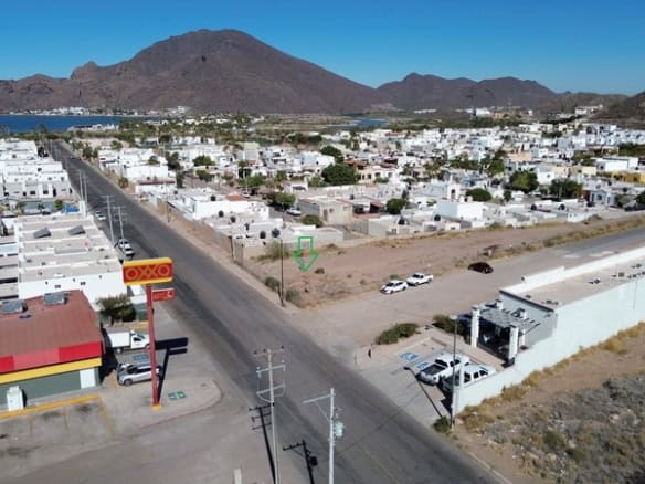 Amplia propiedad comercial en venta en fompo bienes raíces, ubicada en zona estratégica con excelente acceso a vías principales, ideal para inversión y crecimiento empresarial.