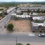 Lote de terrenos comerciales para desarrollo inmobiliario en una zona residencial moderna. Ideal para inversión y construcción de propiedades comerciales o residenciales en ubicación estratégica.