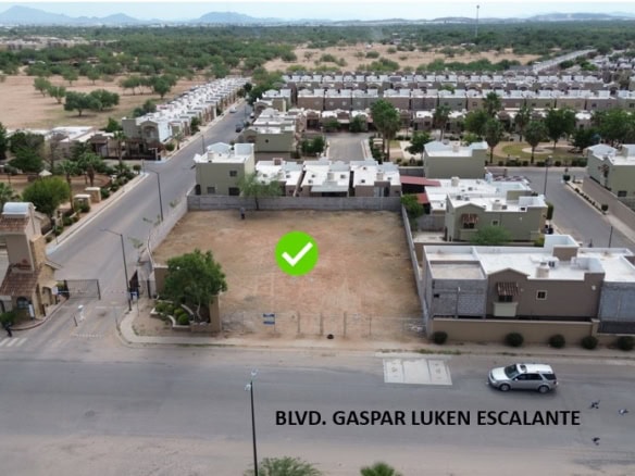 Lote de terreno en venta para desarrollo comercial en Blvd. Gaspar Luken Escalante, ideal para inmobiliarias y negocios, con excelente ubicación y accesibilidad en zona residencial en crecimiento.