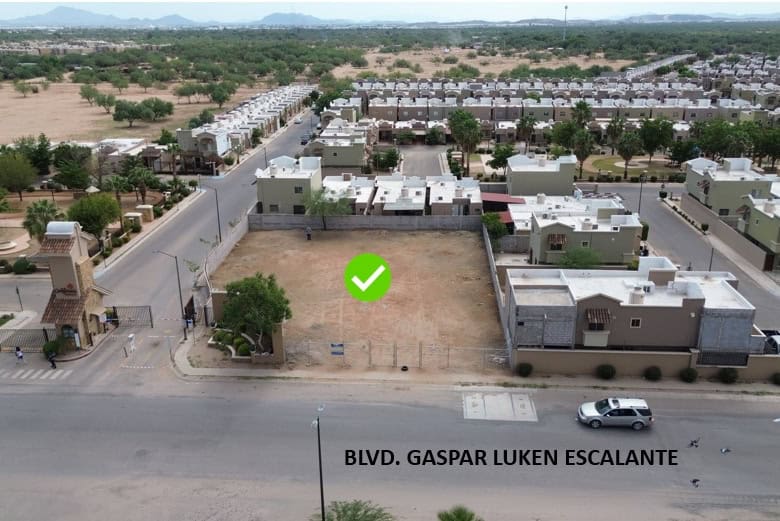 Lote de terreno en venta para desarrollo comercial en Blvd. Gaspar Luken Escalante, ideal para inmobiliarias y negocios, con excelente ubicación y accesibilidad en zona residencial en crecimiento.