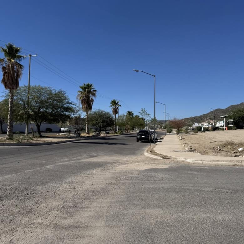 Amplia parcela en venta en zona residencial de Fompo bienes raíces comerciales, ideal para desarrollo de proyectos inmobiliarios en un entorno tranquilo y con fácil acceso.