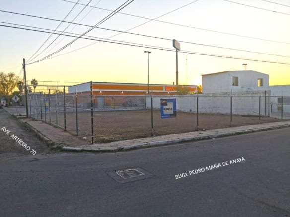 Amplio terreno comercial en venta en esquina en Tlajomulco, ideal para desarrollo inmobiliario o negocio, cercanía a avenidas principales y acceso fácil.