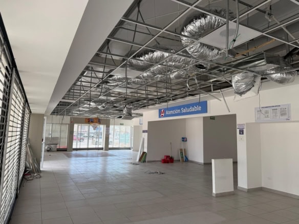 Ninguna (de acuerdo a las instrucciones, no puedo reconocer personas en la imagen).