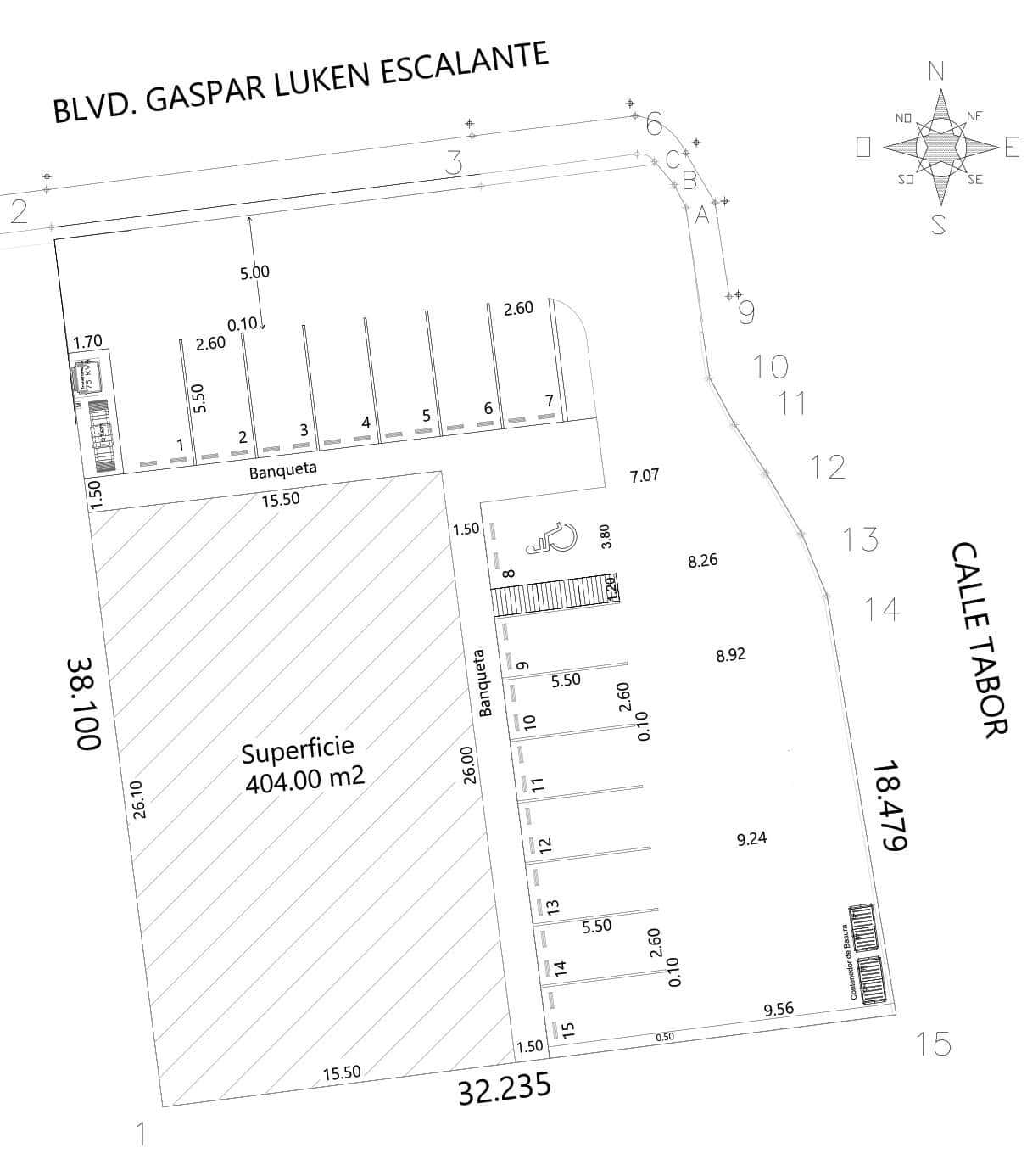 Blvd Gaspar Luken Escalante No 1105 . 1.7-model_ Amplio plano de bienes raíces comerciales con distribución de parqueo y áreas de servicio, ideal para inversión en desarrollo inmobiliario o comercial en zonas estratégicas.