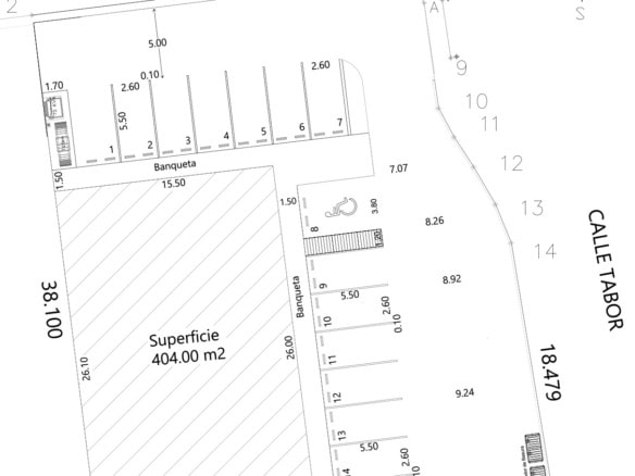 Amplio plano de propiedades comerciales en bienes raíces en la zona de negocios de Fompo. Espacios diseñados para inversión y desarrollo empresarial, con áreas de estacionamiento y accesibilidad.