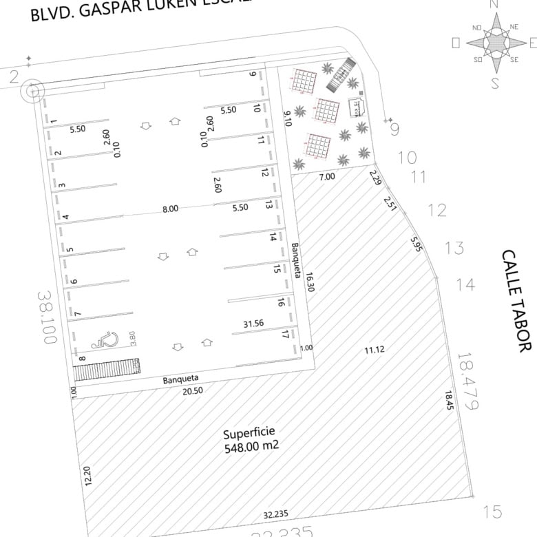 Amplio plano de propiedad comercial con 548 m² de superficie, parqueadero, accesos y áreas verdes en zona estratégica, ideal para inversión en bienes raíces comerciales.