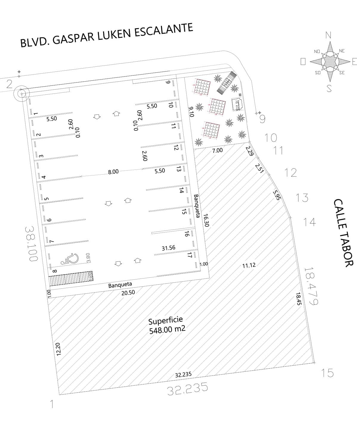 Blvd Gaspar Luken Escalante No 1105 . 1.8-model_ Amplio plano de propiedad comercial con 548 m² de superficie, parqueadero, accesos y áreas verdes en zona estratégica, ideal para inversión en bienes raíces comerciales.