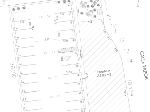 Amplio lote comercial en renta en zona estratégica con excelente ubicación y superficie de 336 m2, ideal para negocios y oficinas, con fácil acceso y servicios disponibles.