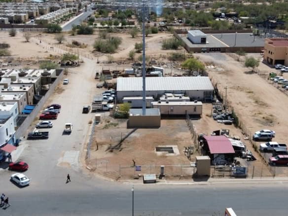 Amplia propiedad para inversión en bienes raíces comerciales en Fompo, ubicado en zona estratégica con fácil acceso, ideal para desarrollo de comercio o servicios.