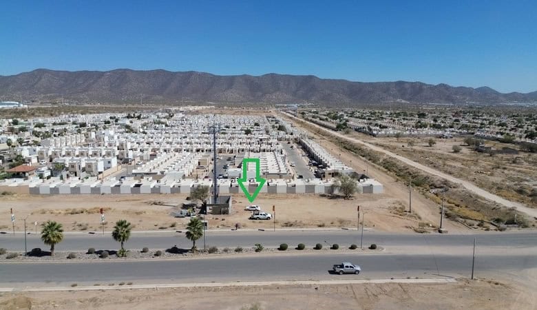 Amplio terreno comercial en venta en área estratégica, ideal para inversión y desarrollo de bienes raíces comerciales, con excelente ubicación y accesos principales en una zona en crecimiento.