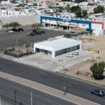 FOMPO bienes raíces comerciales, propiedad moderna y en excelente ubicación, ideal para negocios y oficinas, con amplio estacionamiento y accesibilidad en una zona estratégica de la ciudad.