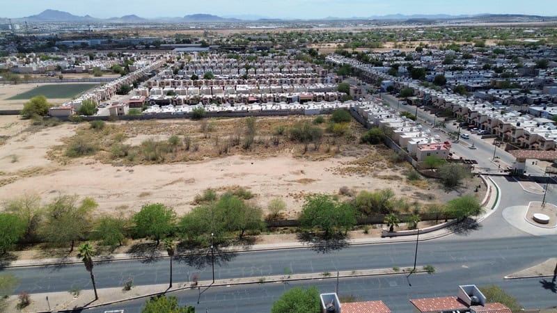 DCIM100MEDIADJI_0318.JPG Amplio terreno comercial en venta en una zona estratégica, ideal para desarrollos inmobiliarios o negocios en crecimiento, con fácil acceso a vías principales y servicios cercanos.