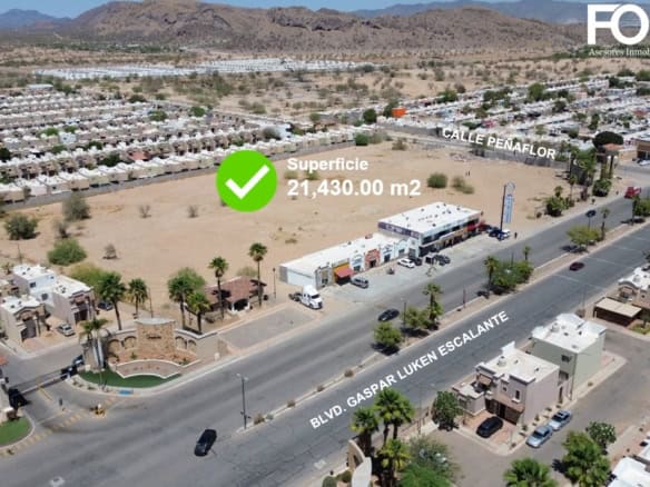 Amplio terreno en venta de 21,430 m² en zona comercial, ideal para desarrollo inmobiliario o comercial, ubicado en Blvd. Gaspar Luken Escalante cerca de calle Penaflor, con fácil acceso y alta afluencia.