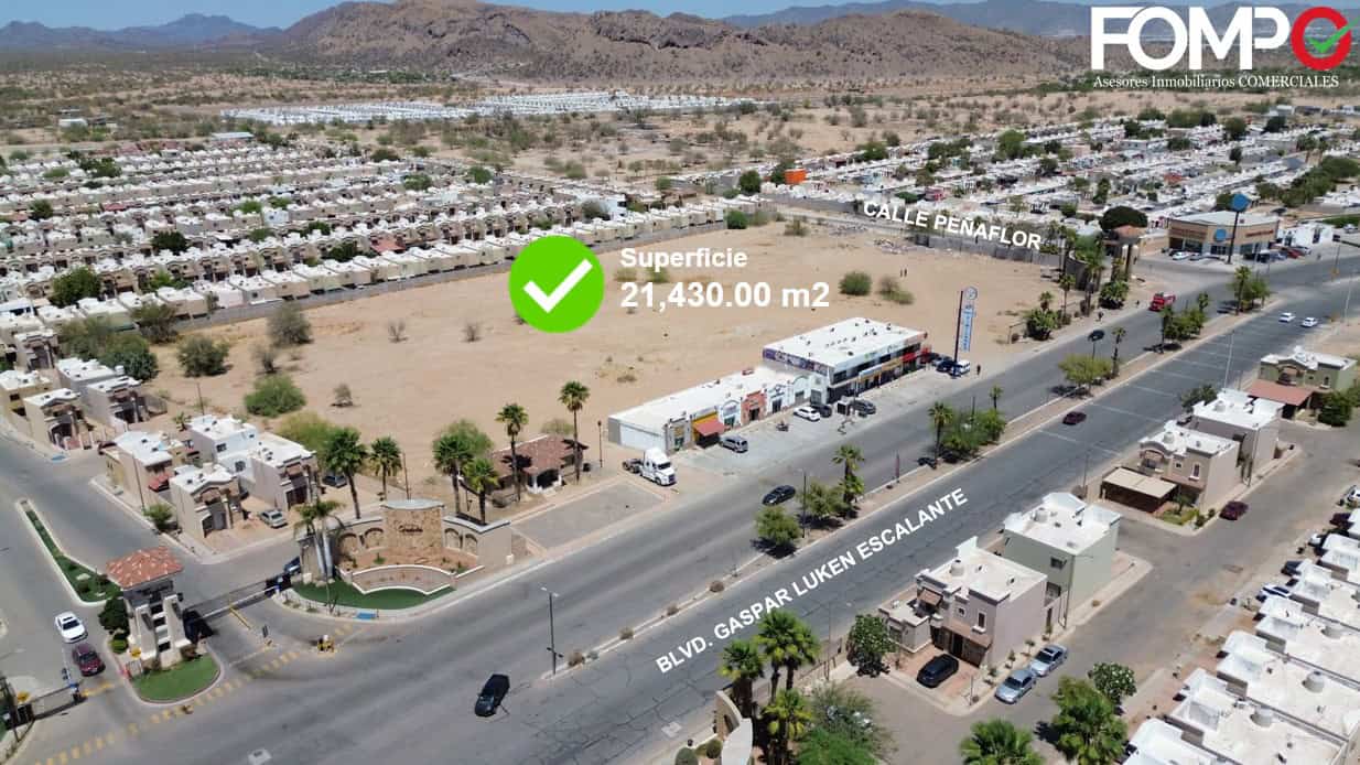 Vista OESTE a ESTE Amplio terreno en venta de 21,430 m² en zona comercial, ideal para desarrollo inmobiliario o comercial, ubicado en Blvd. Gaspar Luken Escalante cerca de calle Penaflor, con fácil acceso y alta afluencia.