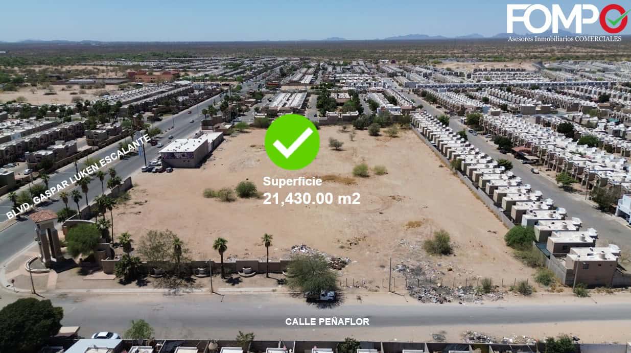 Vista lateral Amplio terreno comercial en venta en Blvd. Gaspar Luken Escalante, ideal para inversión o desarrollo, superficie de 21,430 m2 en zona estratégica con gran potencial de crecimiento.