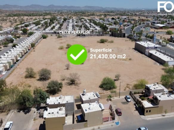 Amplia superficie de terreno en venta en una zona estratégica, ideal para desarrollo comercial o residencial, con fácil acceso desde calles principales y cercanía a servicios y vías de comunicación.