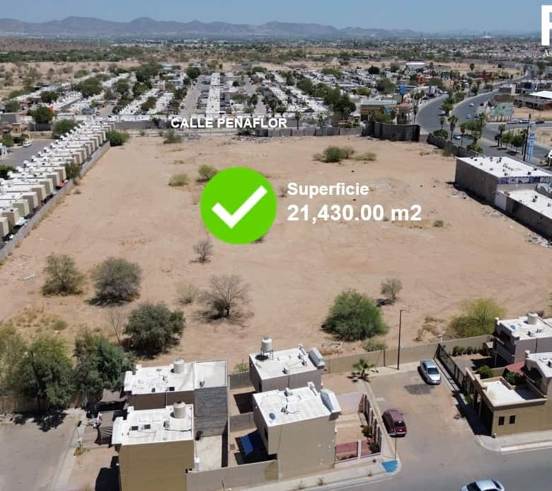Amplia superficie de terreno en venta en una zona estratégica, ideal para desarrollo comercial o residencial, con fácil acceso desde calles principales y cercanía a servicios y vías de comunicación.