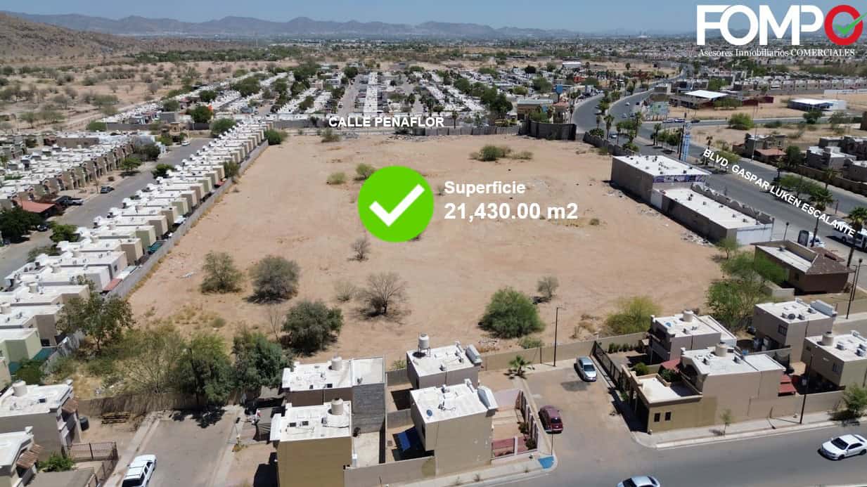 Vista posterior Amplia superficie de terreno en venta en una zona estratégica, ideal para desarrollo comercial o residencial, con fácil acceso desde calles principales y cercanía a servicios y vías de comunicación.