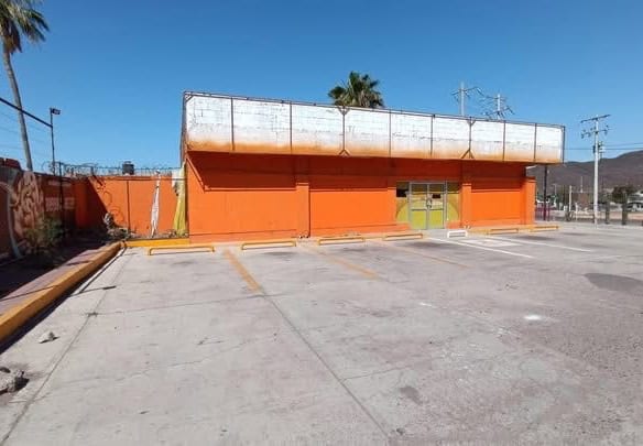 Estacionamiento comercial en venta o renta en excelente ubicación con amplio espacio y fácil acceso, ideal para negocios y oficinas en desarrollo urbano.