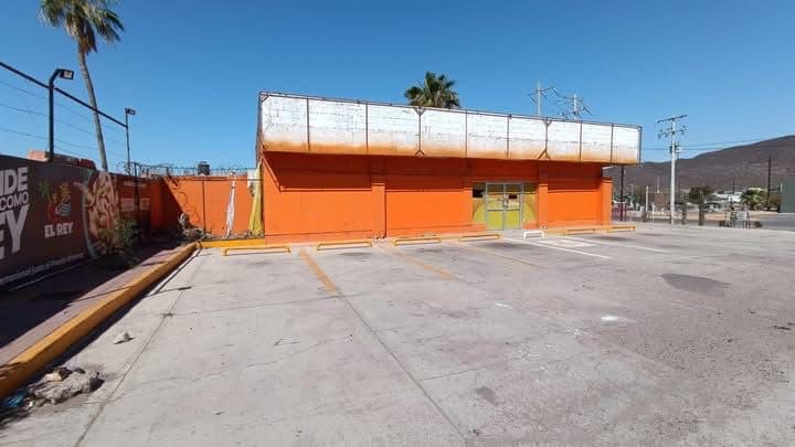 Estacionamiento comercial en venta o renta en excelente ubicación con amplio espacio y fácil acceso, ideal para negocios y oficinas en desarrollo urbano.
