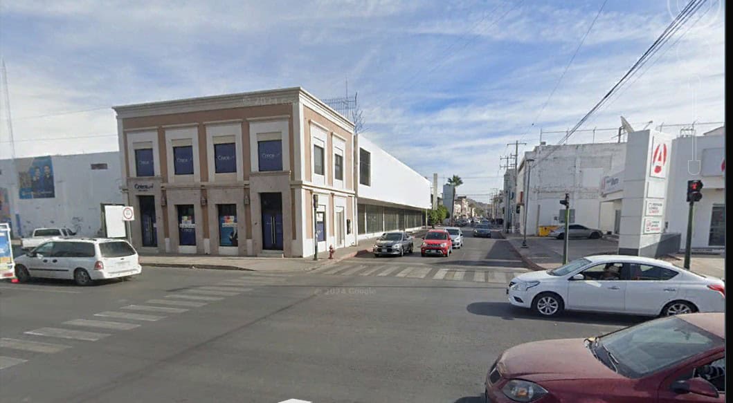 Calle Pino Suárez Modern edificio comercial en una esquina de calle principal en una zona urbana, ideal para oficinas o locales comerciales, con buen acceso y visibilidad.