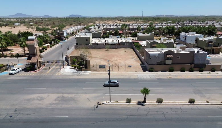 Espacio comercial en venta en una ubicación privilegiada, ideal para negocios y oficinas en una zona de alto crecimiento. Perfecto para inversionistas que buscan oportunidades en bienes raíces comerci.