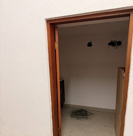 Suelo contaminado en local comercial en venta o alquiler, ideal para renovación y negocios.