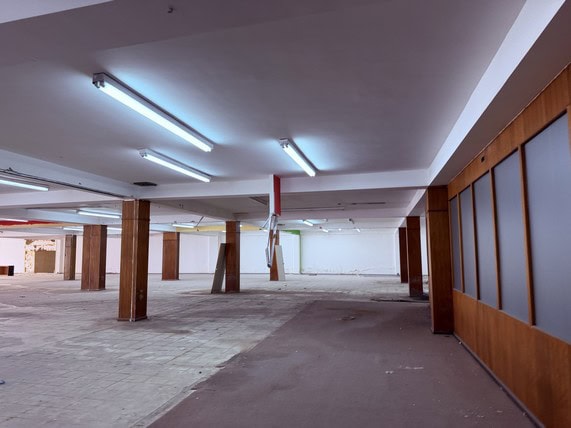 Amplio local comercial en renta o venta con potencial de inversión, ideal para negocios y oficinas, en excelente ubicación y acabado.