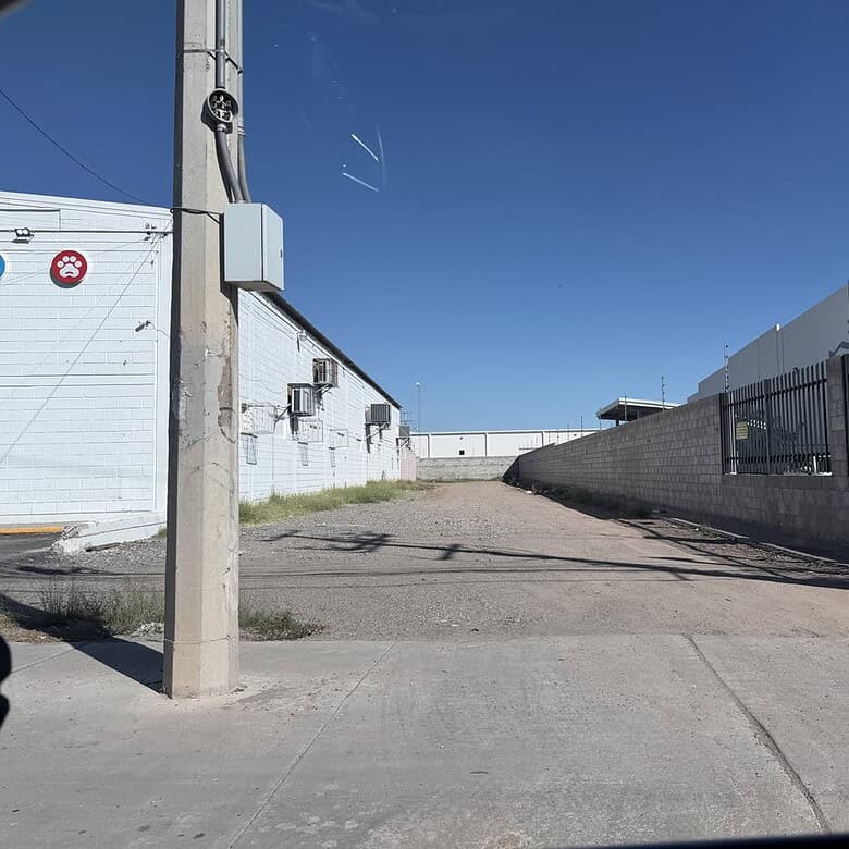 Lugar perfecto para inversión en bienes raíces comerciales en ubicación privilegiada, con fácil acceso y amplias oportunidades para desarrollo de negocios.