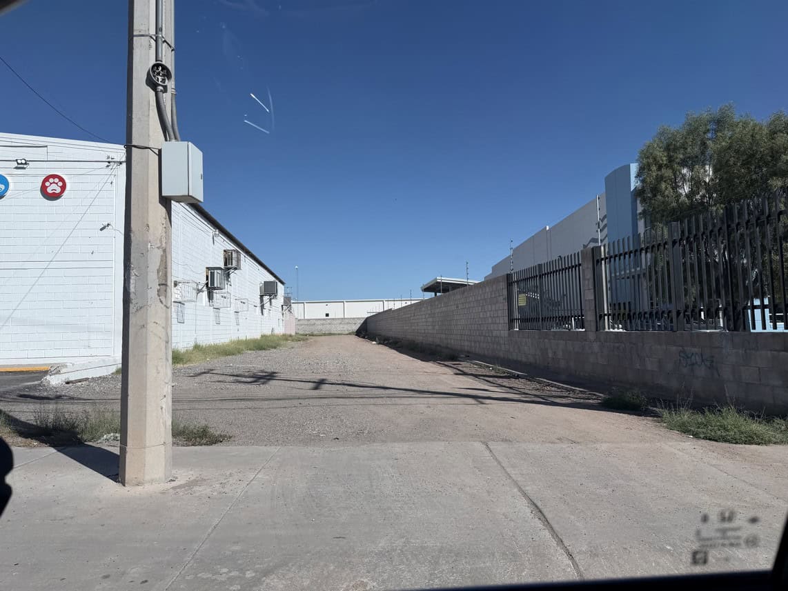 Edificio comercial estratégico Lugar perfecto para inversión en bienes raíces comerciales en ubicación privilegiada, con fácil acceso y amplias oportunidades para desarrollo de negocios.