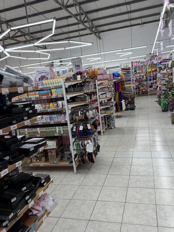 Comerciales, edifico, ubicación estratégica, tiendas, inversión inmobiliaria, local comercial, espacio de negocio, propiedades comerciales, bienes raíces.